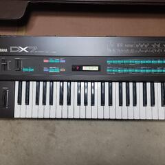 ヤマハ　シンセサイザー　キーボード　DX7