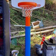 バスケットボールのゴール　高さは170cm、230cmで調整可能