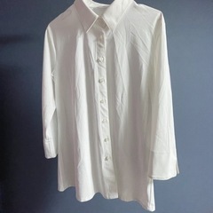 13号七分袖の白シャツ