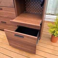 【美品】大川家具メーカーtohma(東馬)QUATRO(クアトロ) アルダー材 キッチンカウンター 北欧スタイルやカフェ風のインテリアにおススメのキャビネット 相場56,000前後 日本製