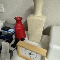 時計と花瓶2個