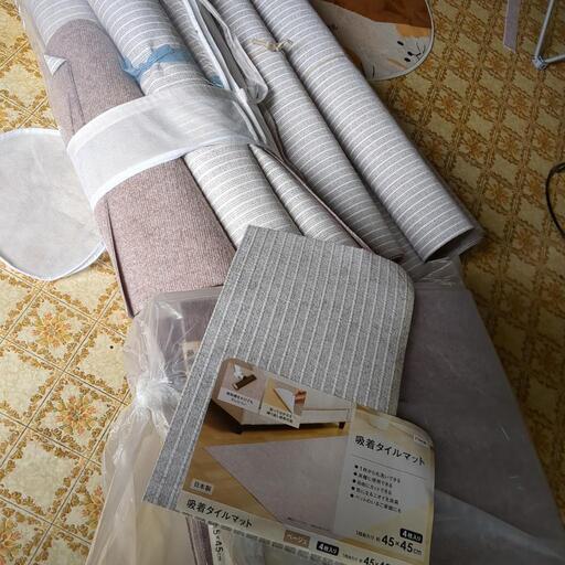 吸着タイルマット45✕45が90約枚　90✕180が10枚です