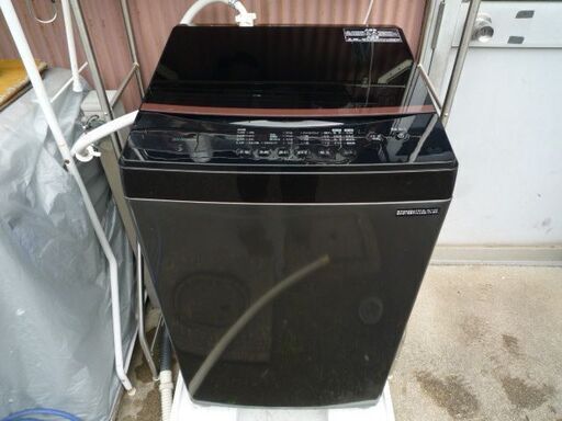 余裕の６K　黒のボディの洗濯機　中古