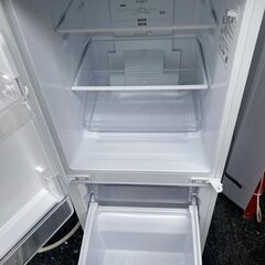 ☆中古￥17,800！SHARP　152㍑2ドア冷蔵庫　家電　SJ-15E8-KW型　2021年製　幅50cmｘ奥行60cmｘ高さ121cm　【BD061】