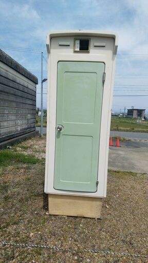 仮設トイレ　簡易トイレ　中古品　引き取り限定　岐阜陸運局すぐ近く　和式トイレ 工事現場 事務所 イベント 建築 建設現場 道路工事 駐車場　汲み取り式