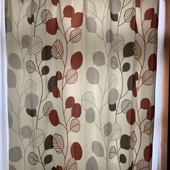 ニトリ製🍂えんじ色の葉っぱのカーテン2枚組🍂