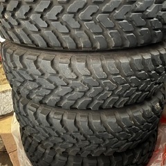 ジムニー　マッドタイヤ　車のパーツ タイヤ、ホイール