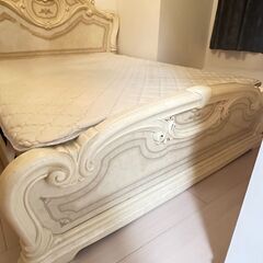 イタリア製高級ダブルベッド＆ナイトテーブル