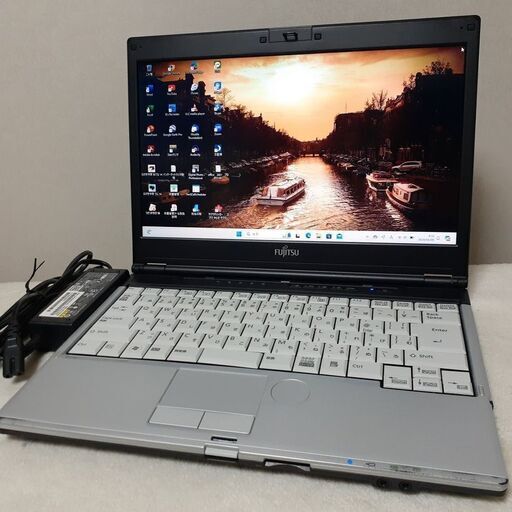【お取引中です】【持ち運び便利な13インチ】core i5　8GB　SSD　Office2021　Wi-Fi　Windows11　FUJITSU　LIFEBOOK