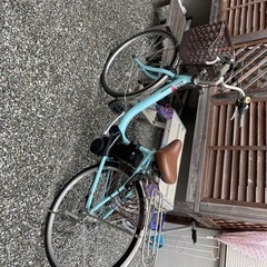 電動自転車。バッテリー充電器付き