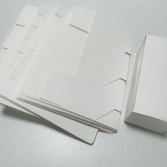 白い紙箱　６９枚