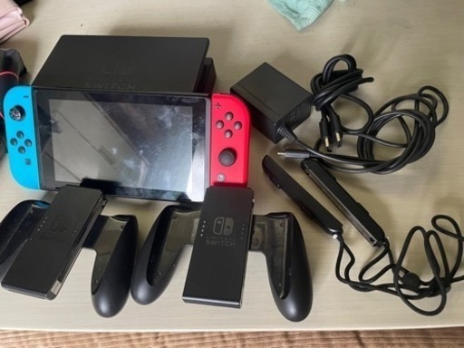 問い合わせ中　Nintendo Switch 本体　ソフト4本　無線コントローラー5個