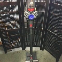 dyson ダイソン　V7 スリム　サイクロンスティッククリーナ...