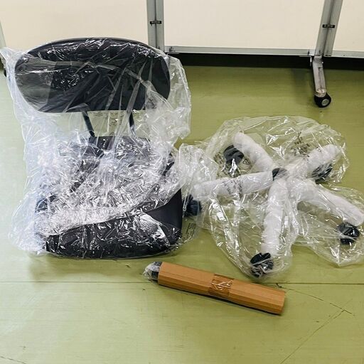 【新品・未使用品】関家具 デスクチェア 肘無 ブラック 組み立て式 高さ調節可能   参考価格２２０００円