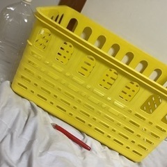 プラスチック製カゴ　カゴ　A  39✖️57✖️h29cm 黄色　