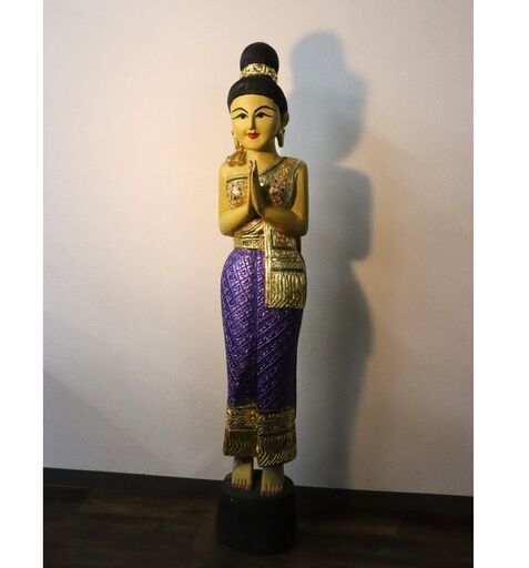 ≪ZU935ジ≫サワディー人形 木製 金彩 高さ約129㎝ 民芸品/エスニック/タイ 木彫り/彫刻 インテリア/置物/飾物 現状品