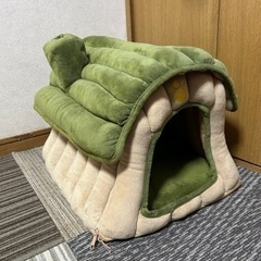 可愛い犬小屋　ペットハウス　煙突あり