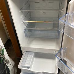 ☆美品￥17,800！Hisense 135㍑2ドア冷蔵庫 家電 HR-G13C-BR型 幅