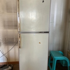 店舗(従業員のみ)で使っていた古い冷蔵庫　アンティーク？