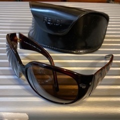 FENDI サングラス　ケース付