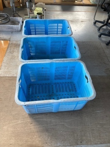 プラスチック製のかご