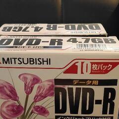 DVD-R 一箱と４枚