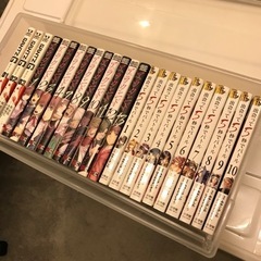 漫画コミック25冊程とコミックケース、衣装ケース2個