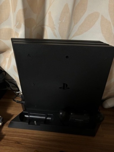 （取り引き完了\n ）PS4Pro CUH-7200B 1TB 縦置きスタンド付き！