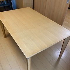 木製ダイニングテーブル　
