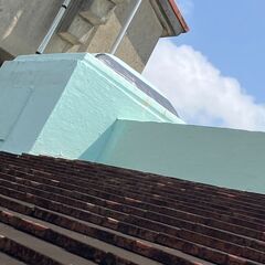 屋根へ上がって防水テープの貼り付け、作業後の撮影をお願いします。...