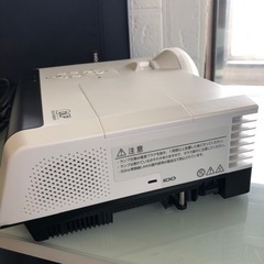 RICOH プロジェクター WX4241N R102 リモコン付き ケース付き ホワイト ホームプロジェクター 液晶プロジェクター 動作OK お買い得