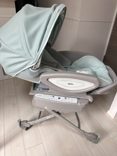 アップリカユラリズムオートプレミアム　AC  ピスタチオグリーン