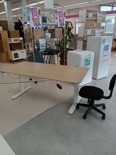 *お値段見直しました！★ジモティ割あり★ IKEA BEKANT160　昇降テーブル ライトブラウン W126×D80×H65～160 クリーニング済み TC2421