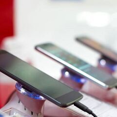 携帯電話の販売スタッフ