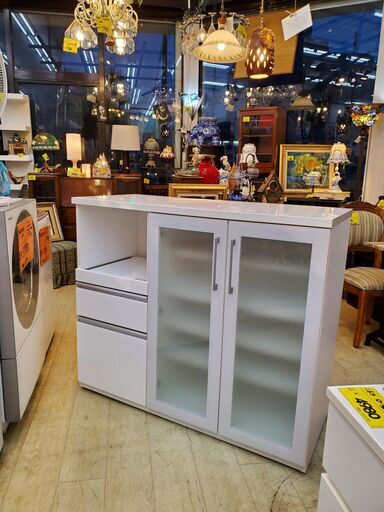 美品 ニトリ ポスティア キッチンカウンター ハイタイプ 横幅120㎝×奥行51cm×高さ101cm■引き出し2個 2枚ガラス扉 棚板可動式 スライドテーブル ホワイト 鏡面仕上げ レンジボード キッチンボード 食器棚■近隣配送無料 買取帝国 朝霞店