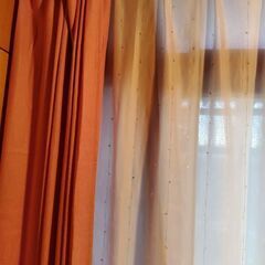 もう一組!  ニトリのピンクのカーテン掃出し窓用。190cmと長めです