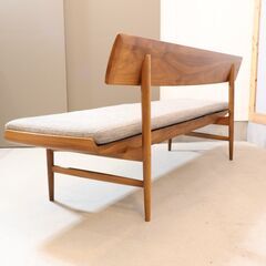 karimoku(カリモク家具)のCU72 ウォールナット材 ダイニングベンチです。シンプルな北欧スタイルの3人掛け長椅子はワイドタイプなのでしっかり3人が腰掛けられます♪カフェテイストなどに。