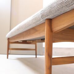 karimoku(カリモク家具)のCU72 ウォールナット材 ダイニングベンチです。シンプルな北欧スタイルの3人掛け長椅子はワイドタイプなのでしっかり3人が腰掛けられます♪カフェテイストなどに。