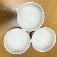 食器　鮮やかな柄です