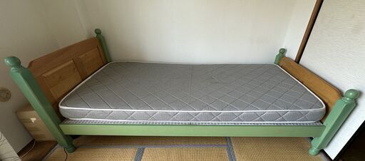 シングルベッド Single Wooden bed frame and bed - 6000yen