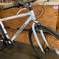 【CHEVROLET 前後タイヤ・チューブ新品！】アルミフレーム　6段変速　700×28cクロスバイク　ホワイト