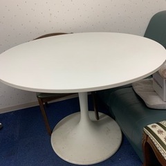 IKEA ドクスタ　丸型テーブル