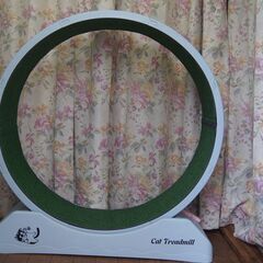 ★新品です★【天気に関係なく運動不足を解消】静音設計のキャットホイールは、ホイールが回転するので室内でも思いっきり全力疾走可能。猫ちゃん以外にも、小型犬に対応し、お外に散歩に出かけるのが難しい高齢犬でも、おうちで運動できます。