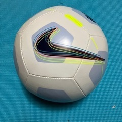 値下げしました。Nike公認サッカーボール4号球新品未使用