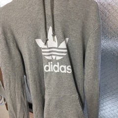 adidasのパーカー！