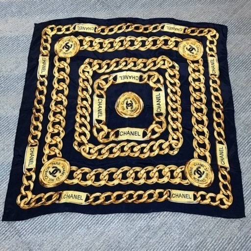 ⭕️【未使用品】CHANEL  シャネル ハンカチ　ココマーク チェーン 金 青 大判 84×87  引越しの為、出品致します。 値下げ交渉可能。お気軽にお申し付け下さい。買い手が見つからない場合には今月末に削除致します。⭕️