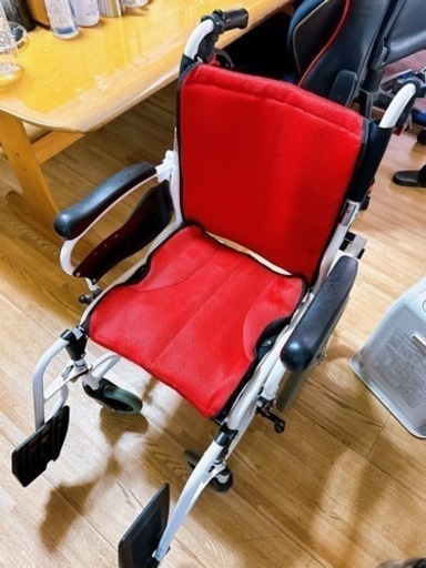 介助式車椅子　16インチノーパンクタイヤ　痛くならない