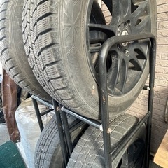 値下げしました スタッドレス4本ホイールセット、タイヤラック付き　