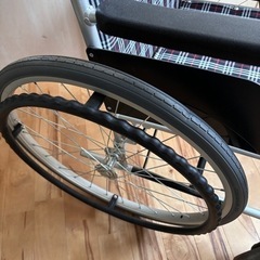自走式　ノーパンクタイヤ　車椅子　 日進医療器  nissin