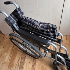 自走式　ノーパンクタイヤ　車椅子　 日進医療器  nissin